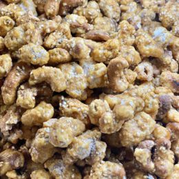 Castanha de Caju caramelizada com gergelim