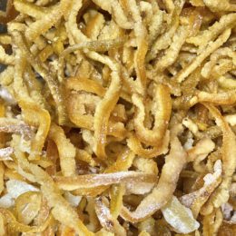 Raspa de laranja cristalizada