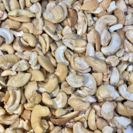 Castanha de Caju quebrada com sal