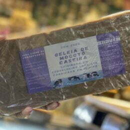 Geléia de mocotó caseira em barra de coco